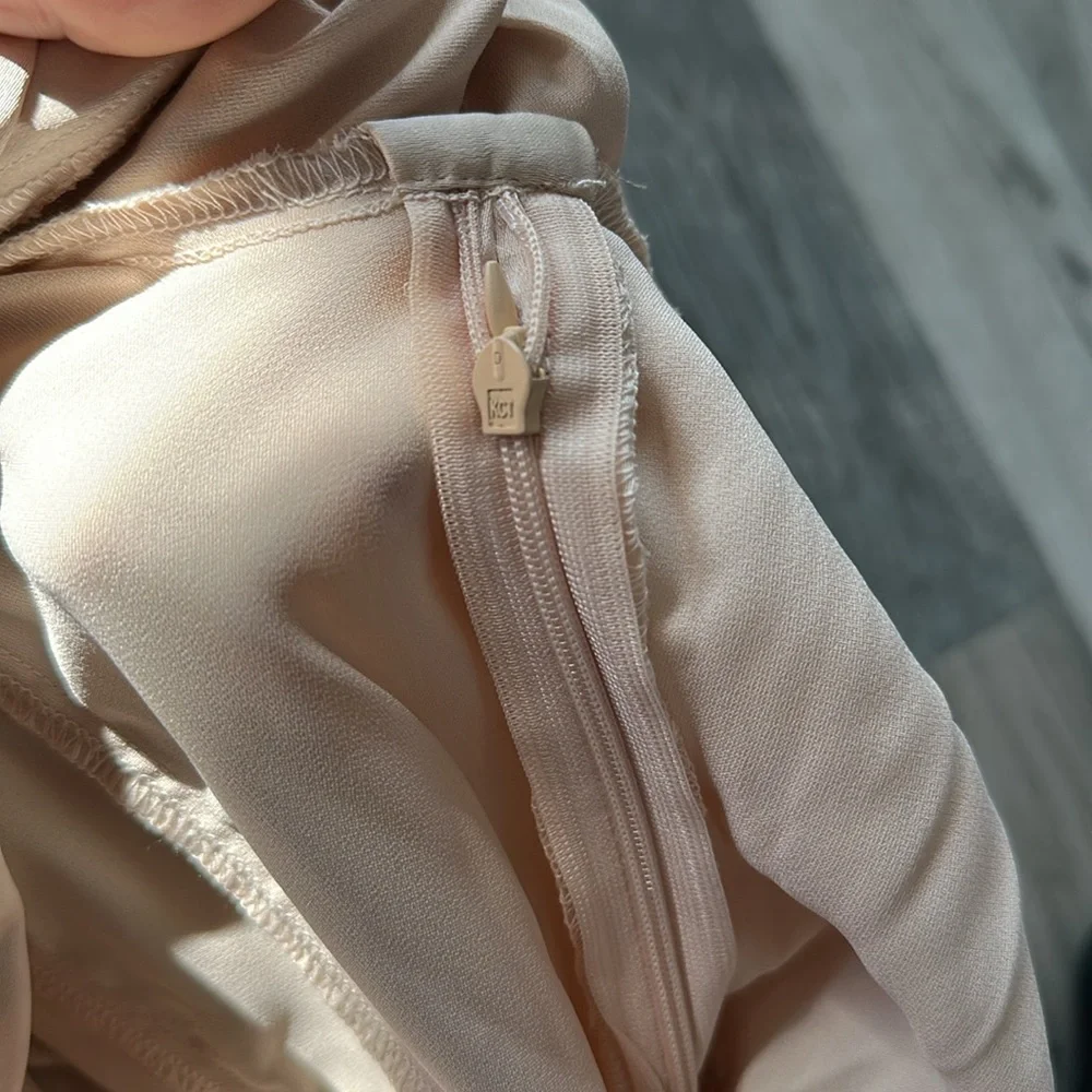 Pretty little thing Champagne pleat detail Bardot flared sleeve shift dress‎ 4